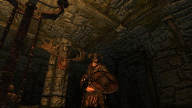 Покращений вибір спорядження на початку / Simple Helgen Starting Gear для Skyrim SE-AE